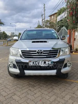 Toyota Hilux 3.0 D-4D 4x4 2013 Silver