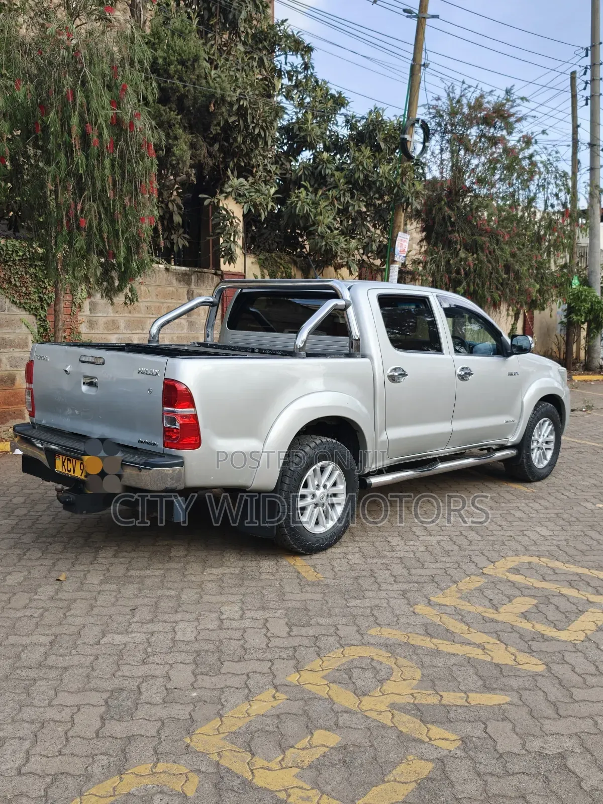 Toyota Hilux 3.0 D-4D 4x4 2013 Silver