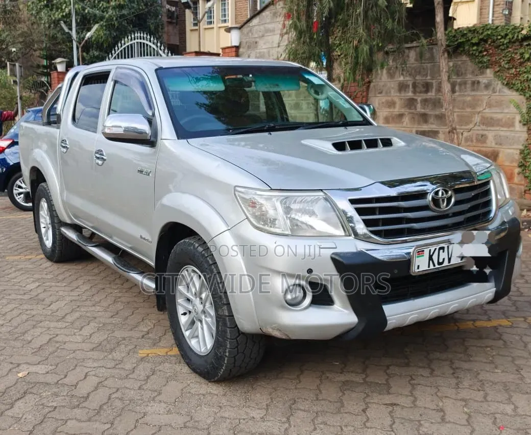 Toyota Hilux 3.0 D-4D 4x4 2013 Silver