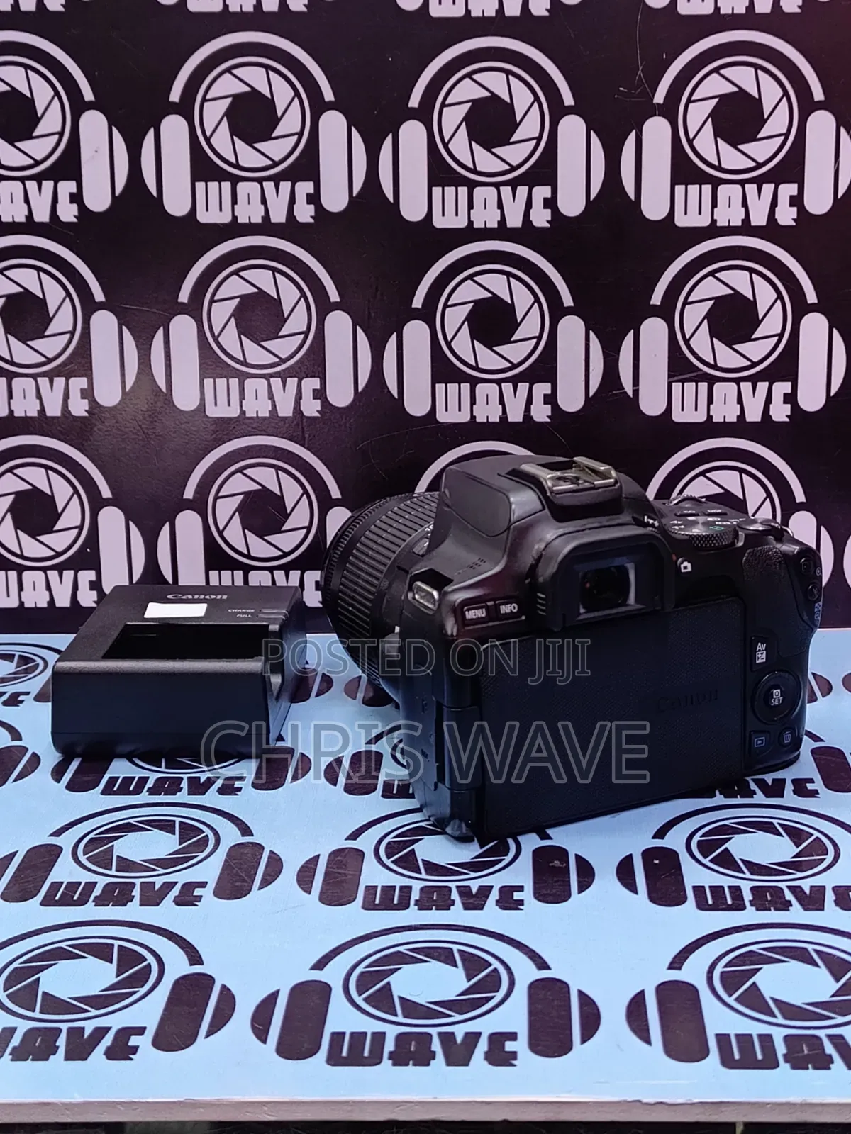 Canon 250D Mint Condition-Works Perfect