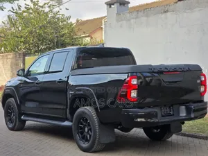 Toyota Hilux 2022 Black