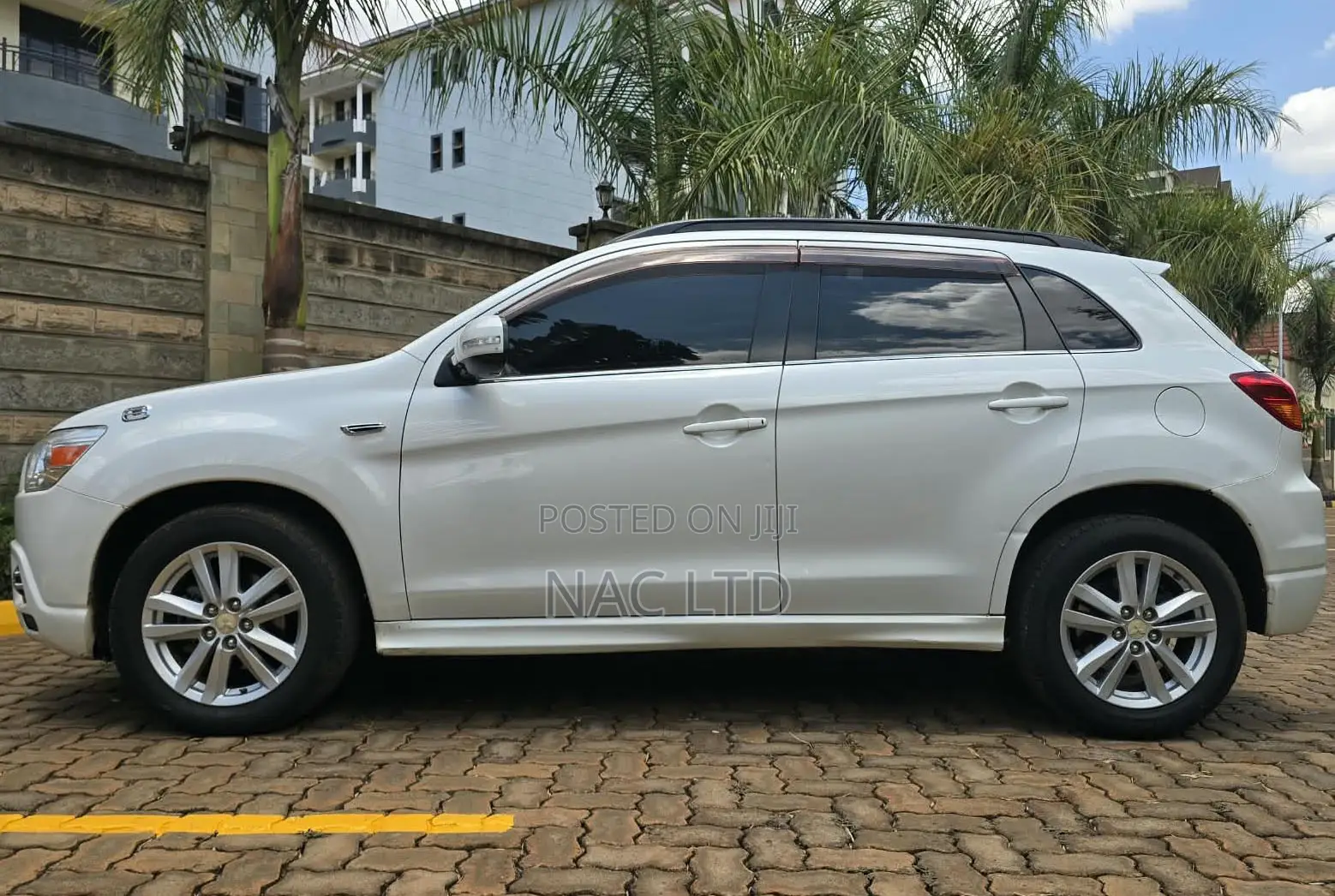 Mitsubishi RVR 2013 White