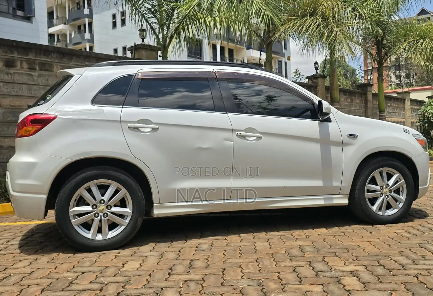 Mitsubishi RVR 2013 White