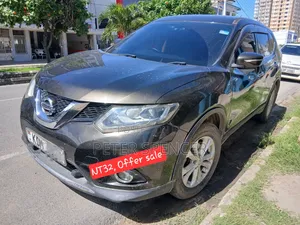 Nissan X-Trail 2015 Gold