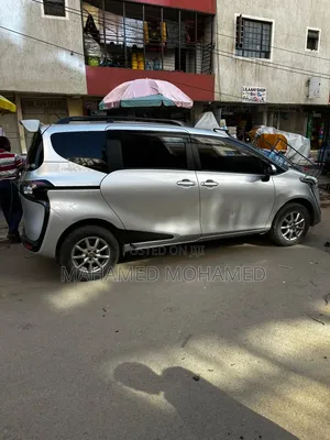 Toyota Sienta 2017 Silver