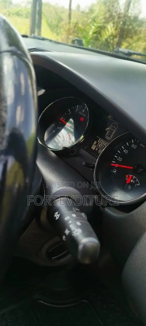 Nissan Dualis 2012 Black