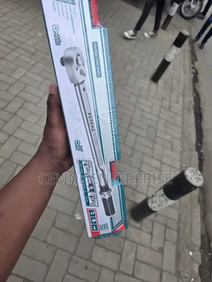 1/2" Precision Torque Wrench ±4% Accuracy