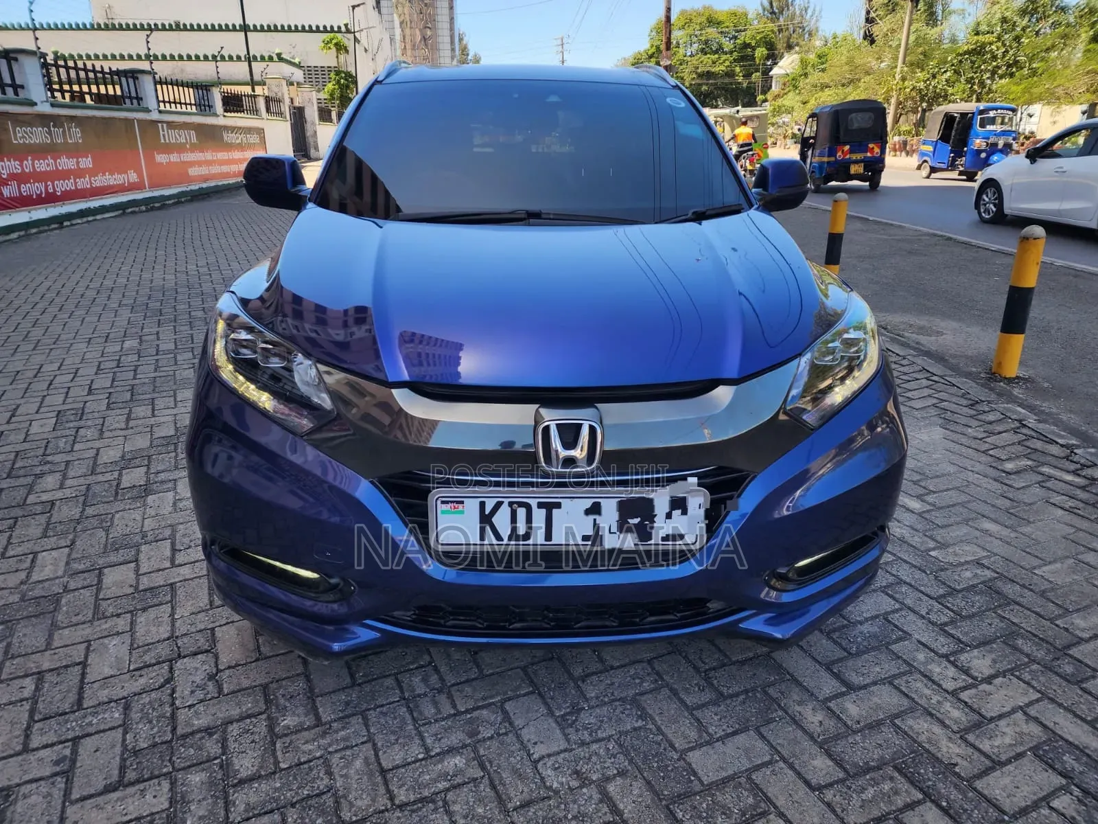 Honda Vezel 2017 Red