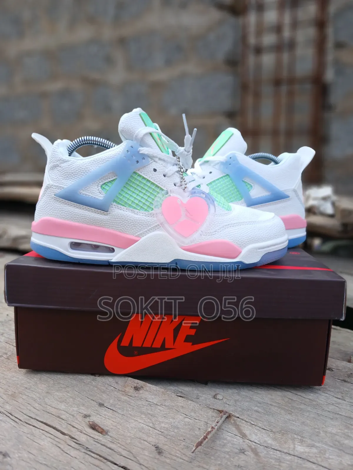 Air Jordan 4 Retro GS "Valentine's Day,"