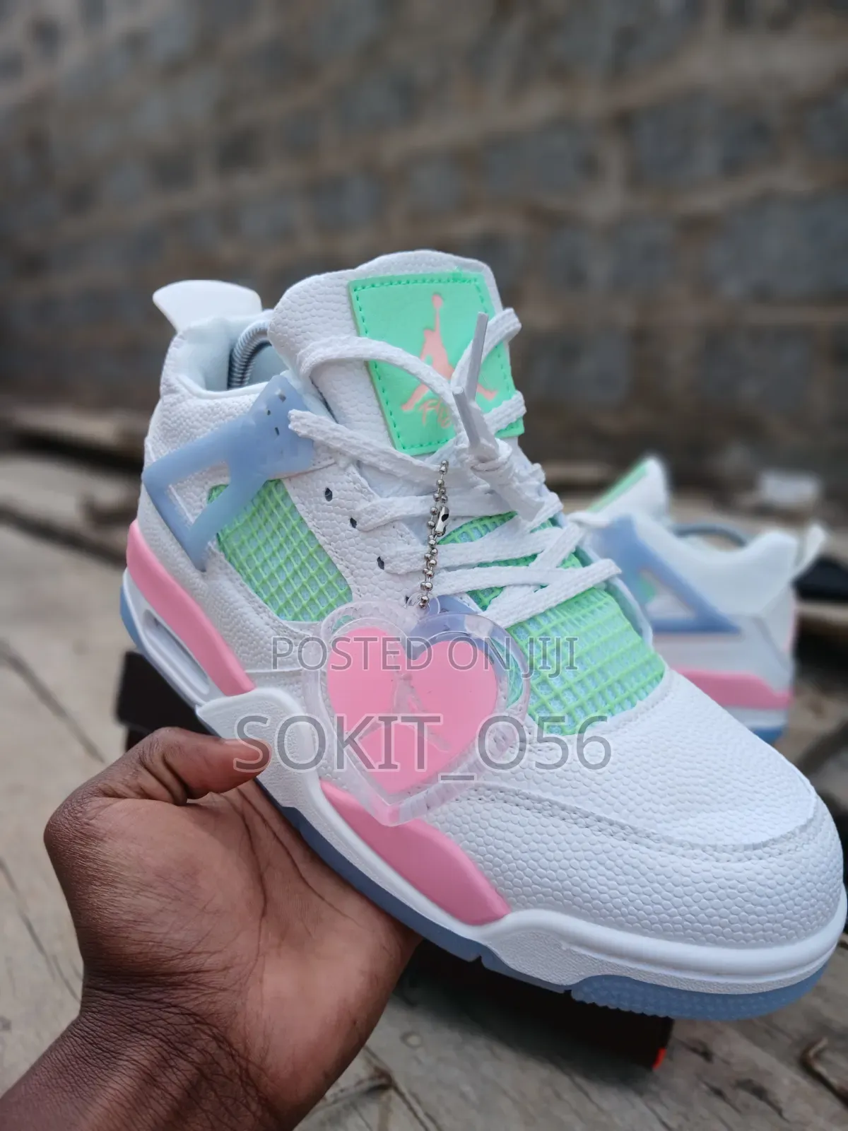 Air Jordan 4 Retro GS "Valentine's Day,"