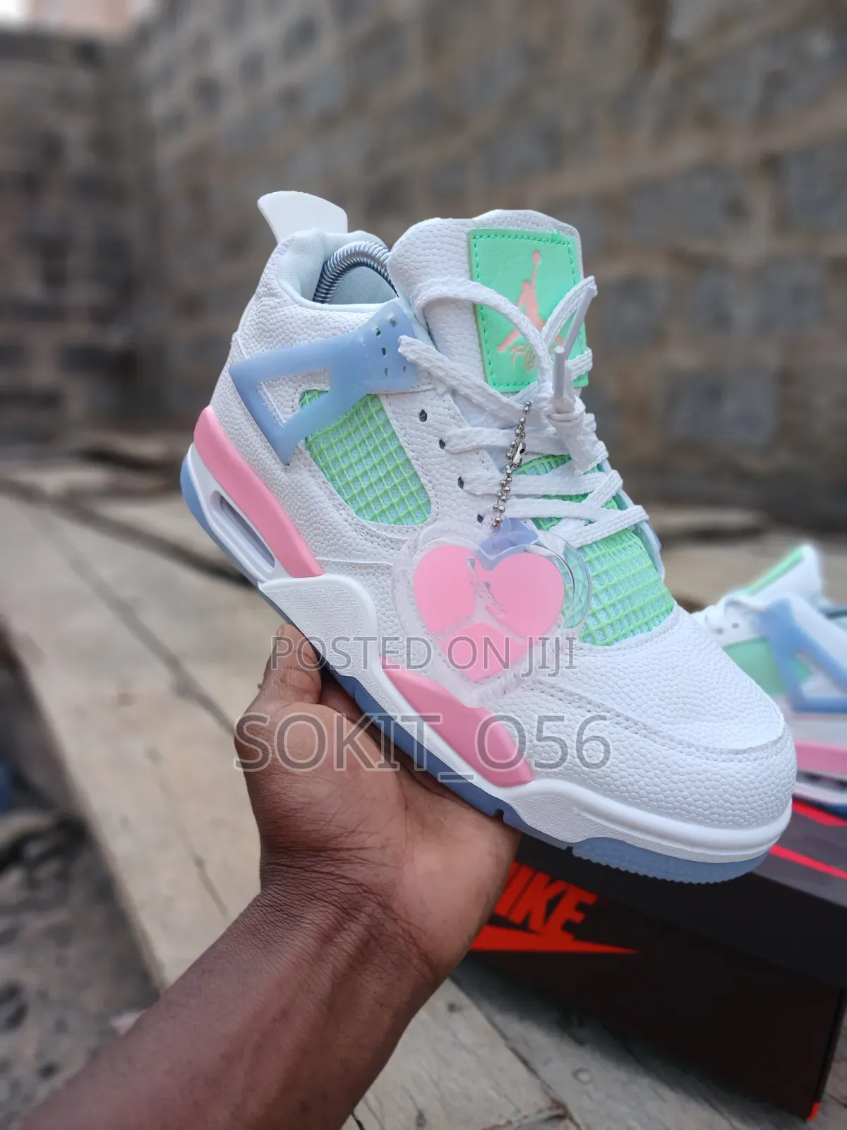 Air Jordan 4 Retro GS "Valentine's Day,"