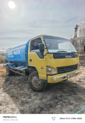 Isuzu NPR 4.3 2010 Yellow