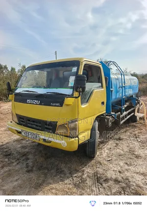 Isuzu NPR 4.3 2010 Yellow