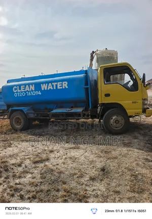 Isuzu NPR 4.3 2010 Yellow