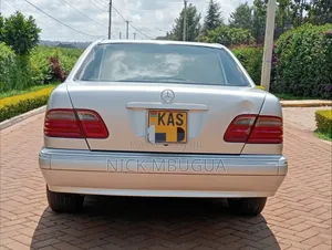 Mercedes-Benz 220E 1997 Silver