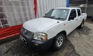 Nissan NP300 2013 White