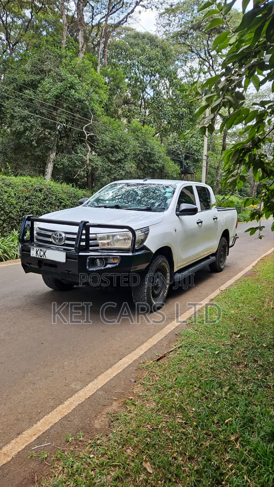 Toyota Hilux Revo Double Cab Deisel 2.4 AWD 2016 White