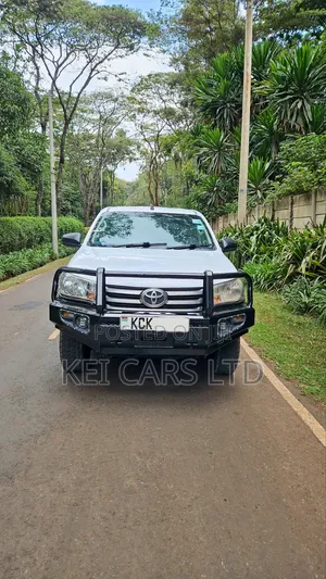 Toyota Hilux Revo Double Cab Deisel 2.4 AWD 2016 White