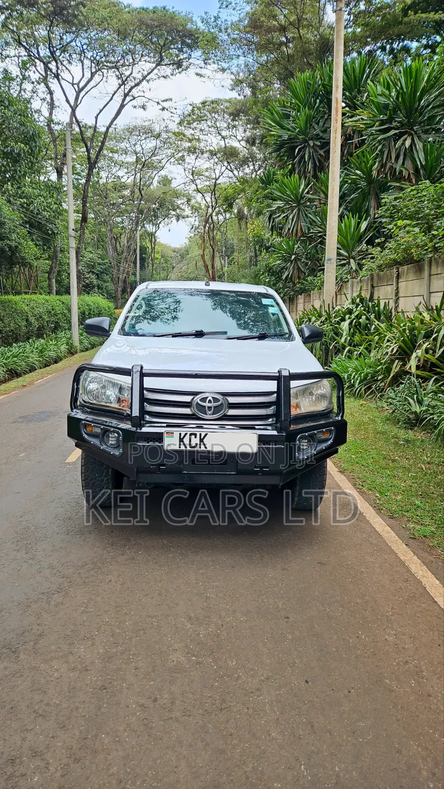 Toyota Hilux Revo Double Cab Deisel 2.4 AWD 2016 White