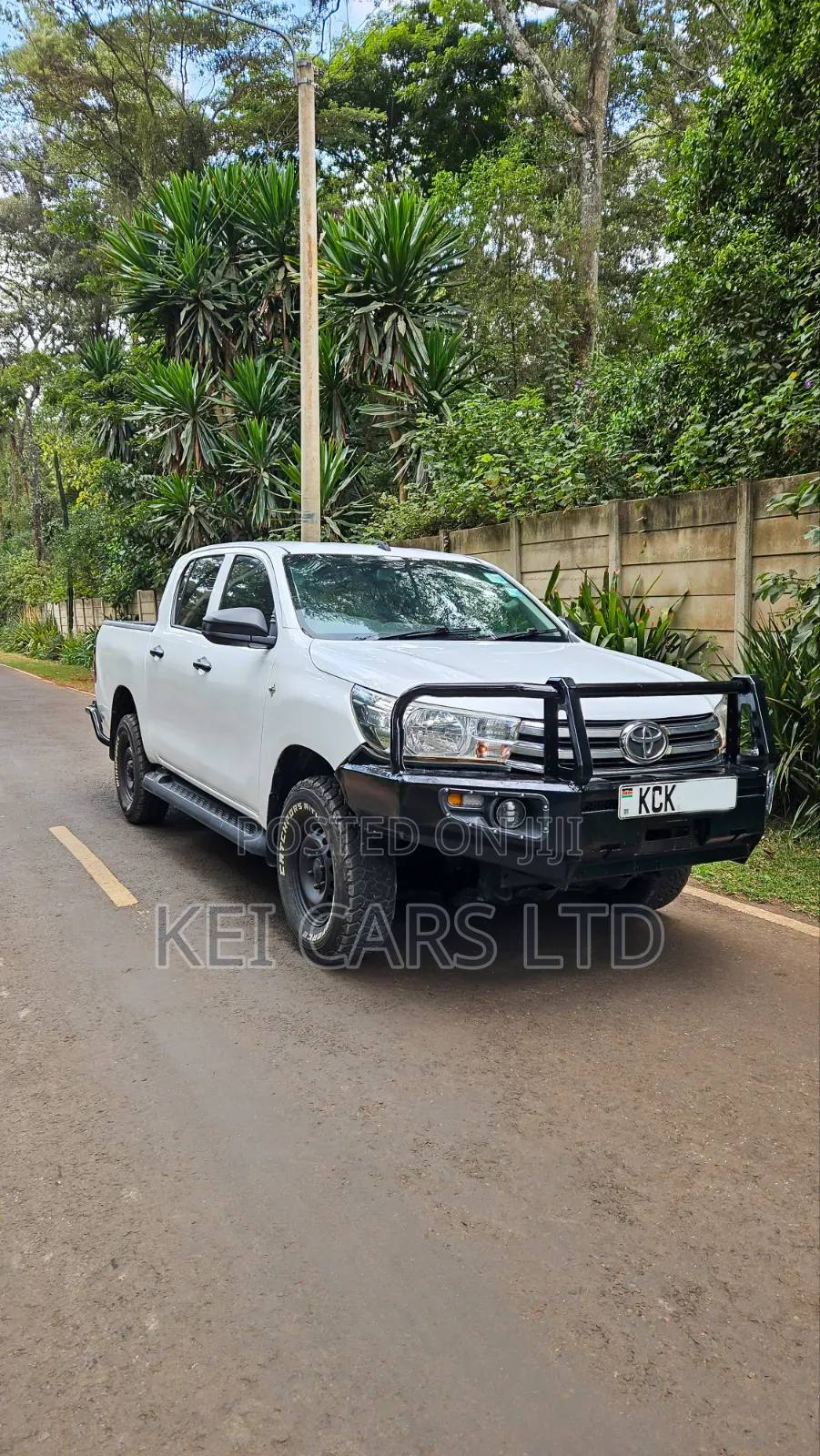 Toyota Hilux Revo Double Cab Deisel 2.4 AWD 2016 White