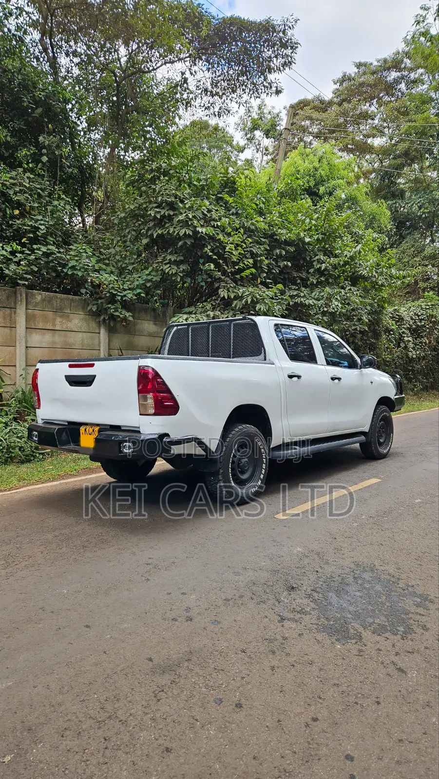 Toyota Hilux Revo Double Cab Deisel 2.4 AWD 2016 White