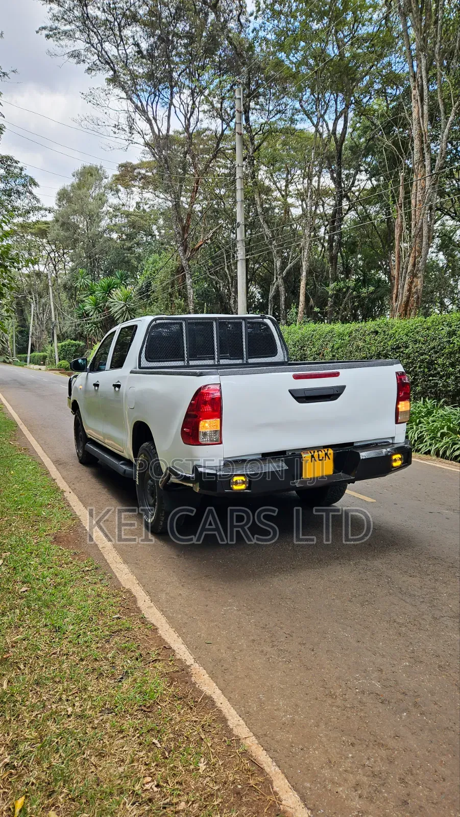 Toyota Hilux Revo Double Cab Deisel 2.4 AWD 2016 White