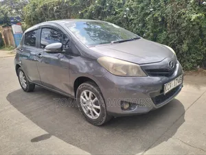 Toyota Vitz 2012 Gray