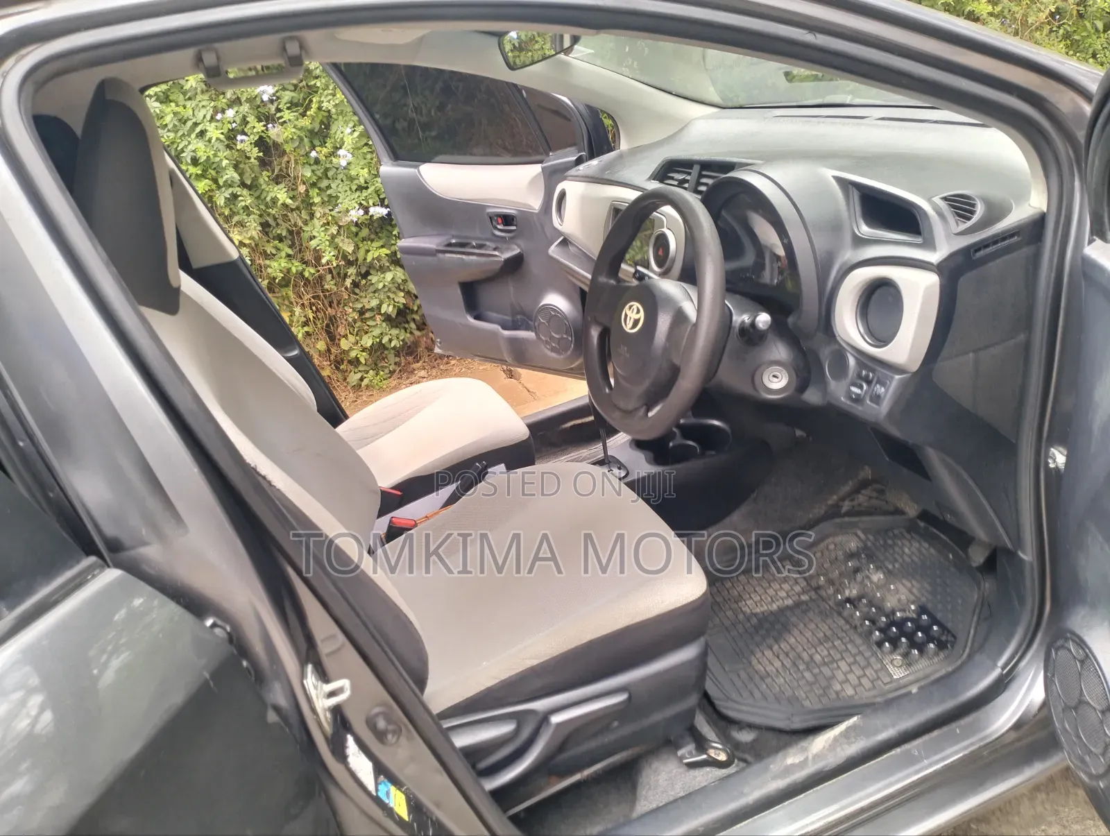 Toyota Vitz 2012 Gray