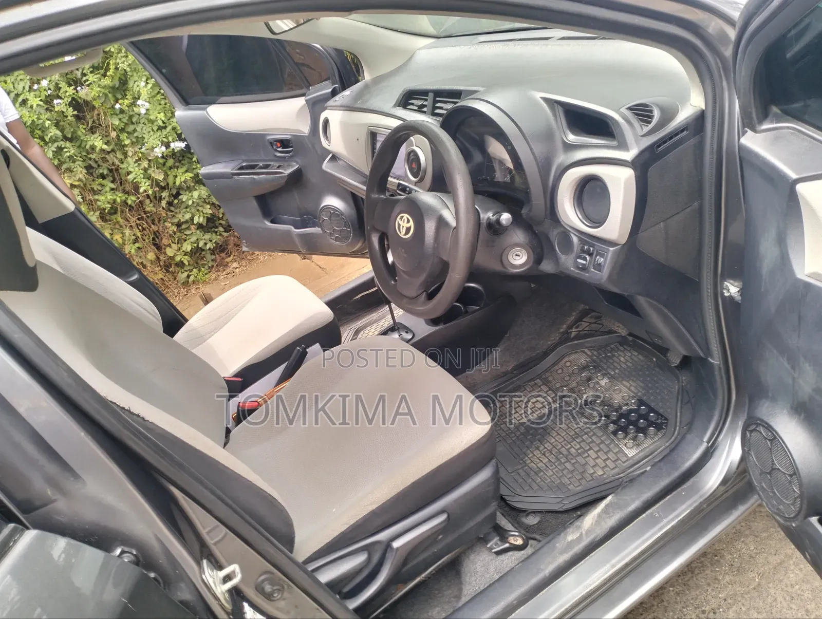 Toyota Vitz 2012 Gray