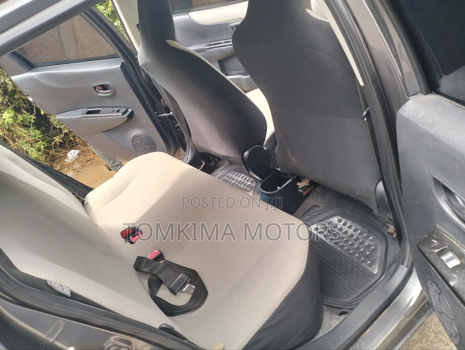 Toyota Vitz 2012 Gray