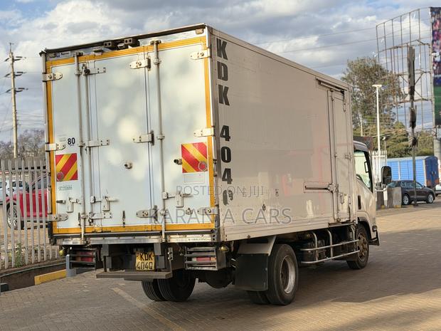 Isuzu Elf Track 2015 White - thumbnail 6