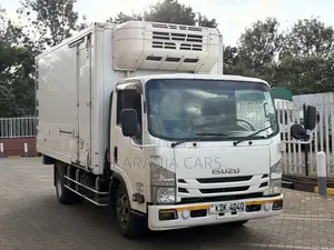 Isuzu Elf Track 2015 White