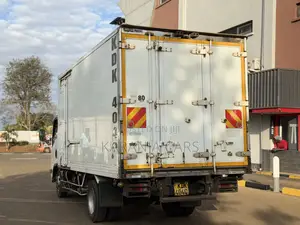 Isuzu Elf Track 2015 White