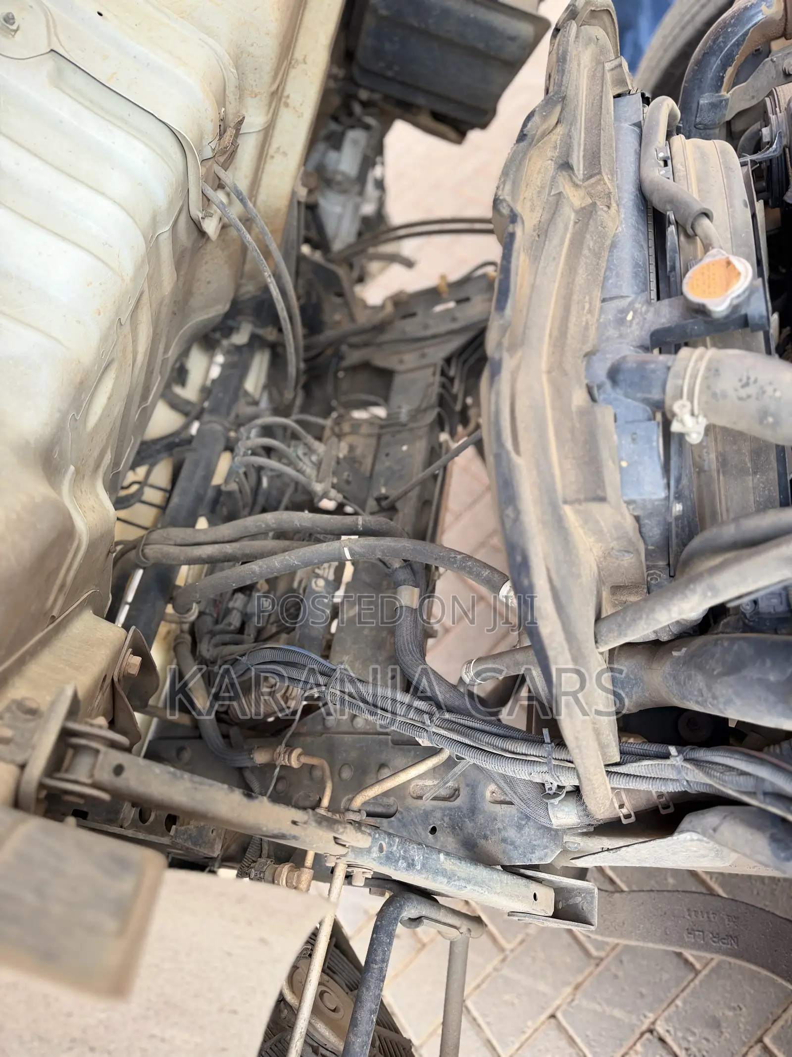 Isuzu Elf Track 2015 White
