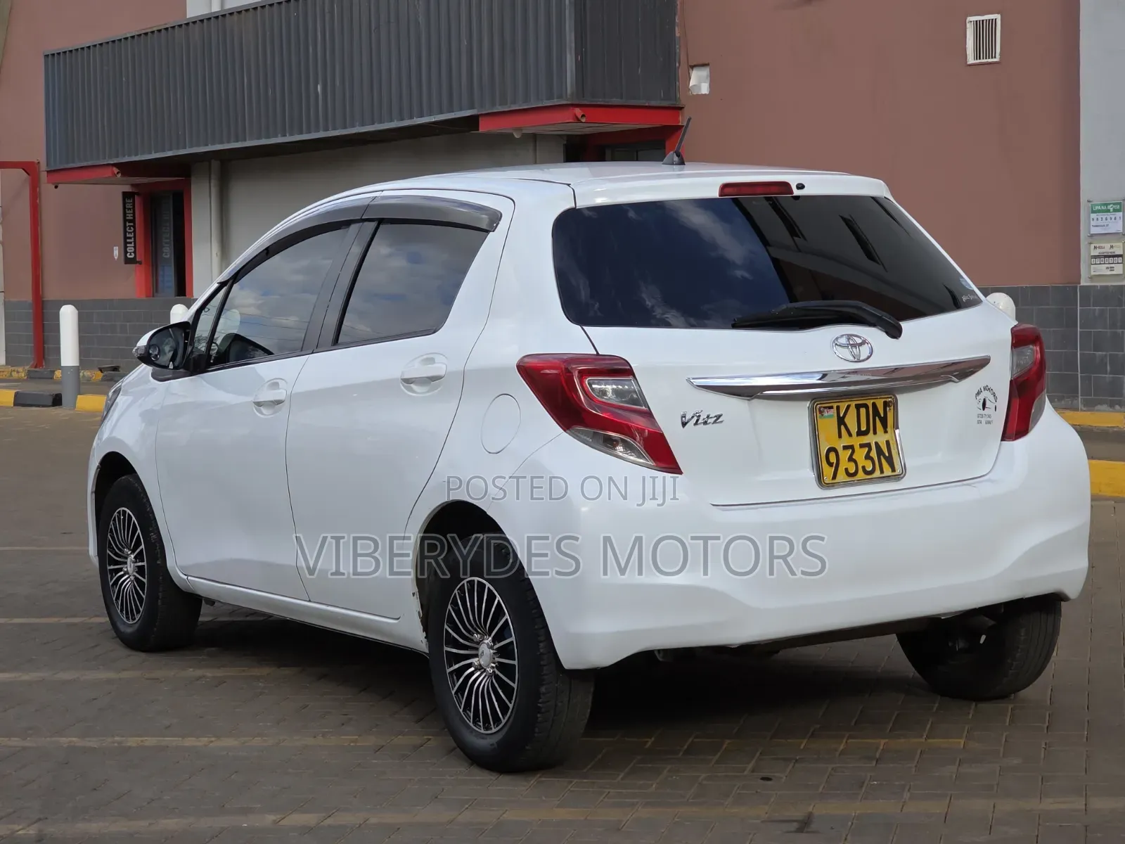 Toyota Vitz 2016 White