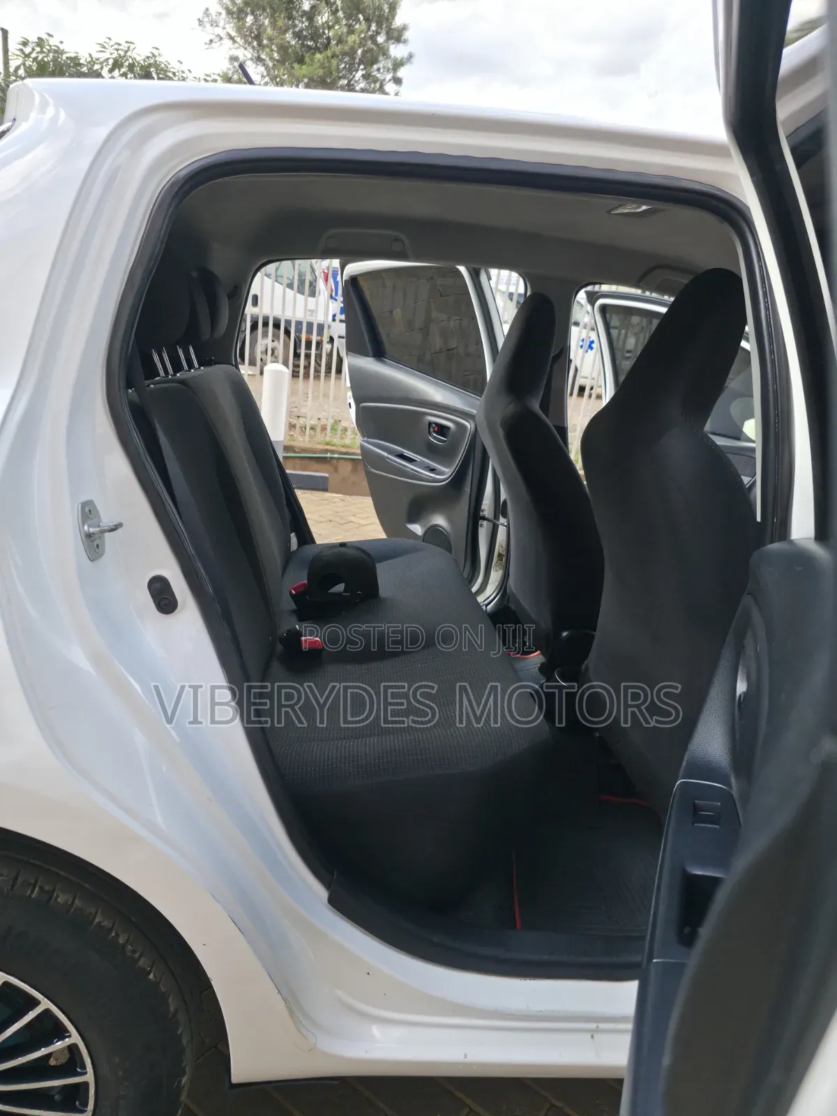 Toyota Vitz 2016 White