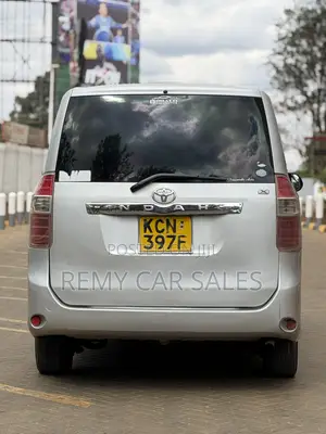 Toyota Noah 2010 Silver