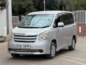 Toyota Noah 2010 Silver