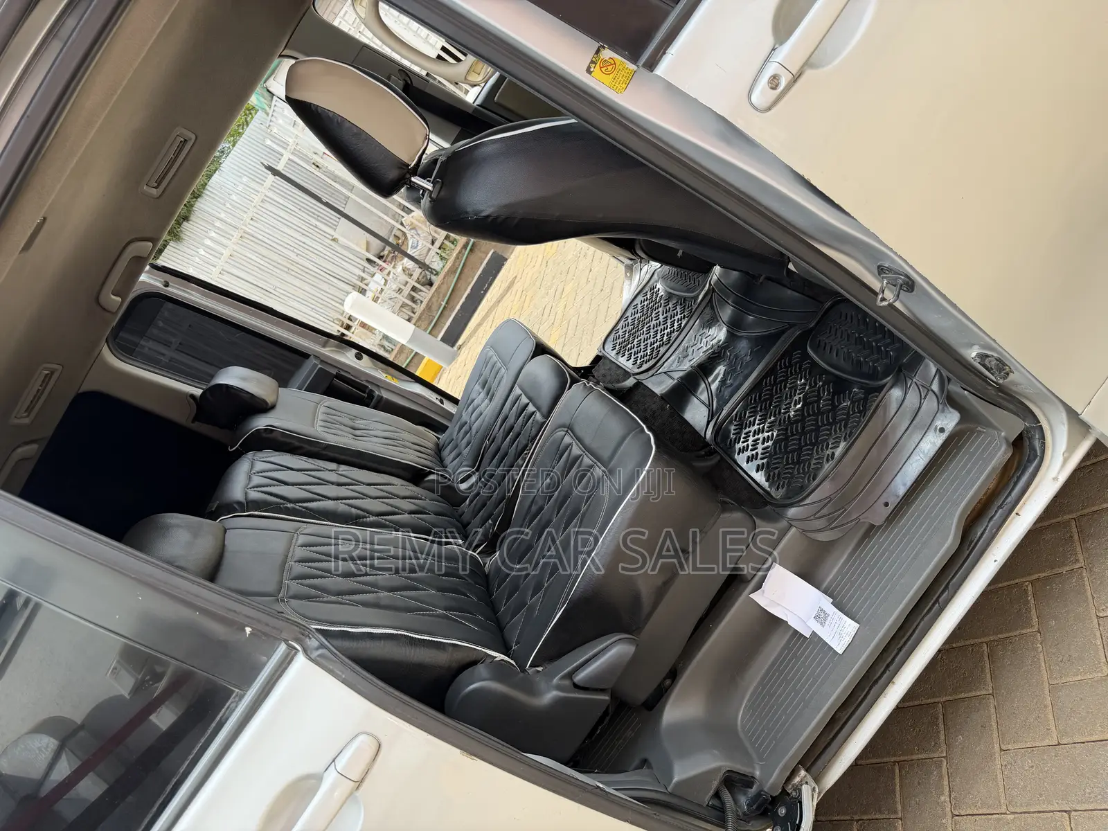 Toyota Noah 2010 Silver
