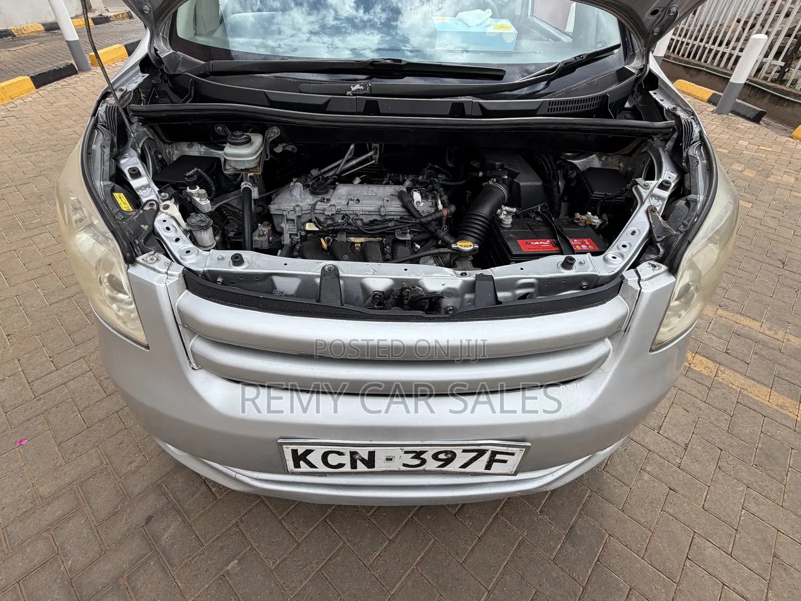 Toyota Noah 2010 Silver