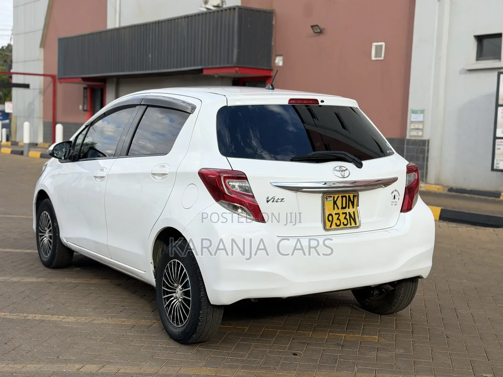 Toyota Vitz 1.3 FWD 5dr 2016 White