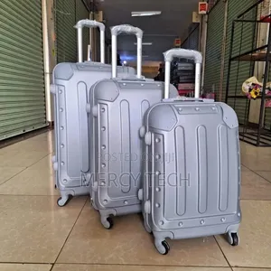 Voyager 3-in-1 Fibre Suitcase Collection
(Size 2)