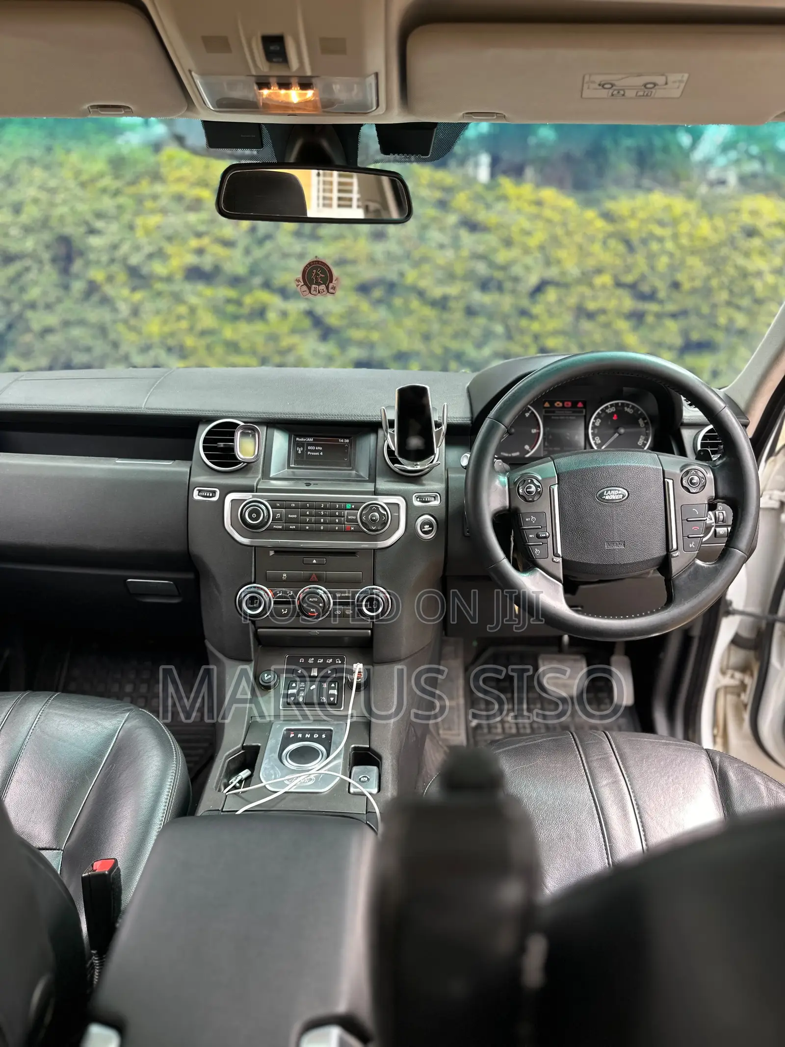 Land Rover Discovery 2015 White