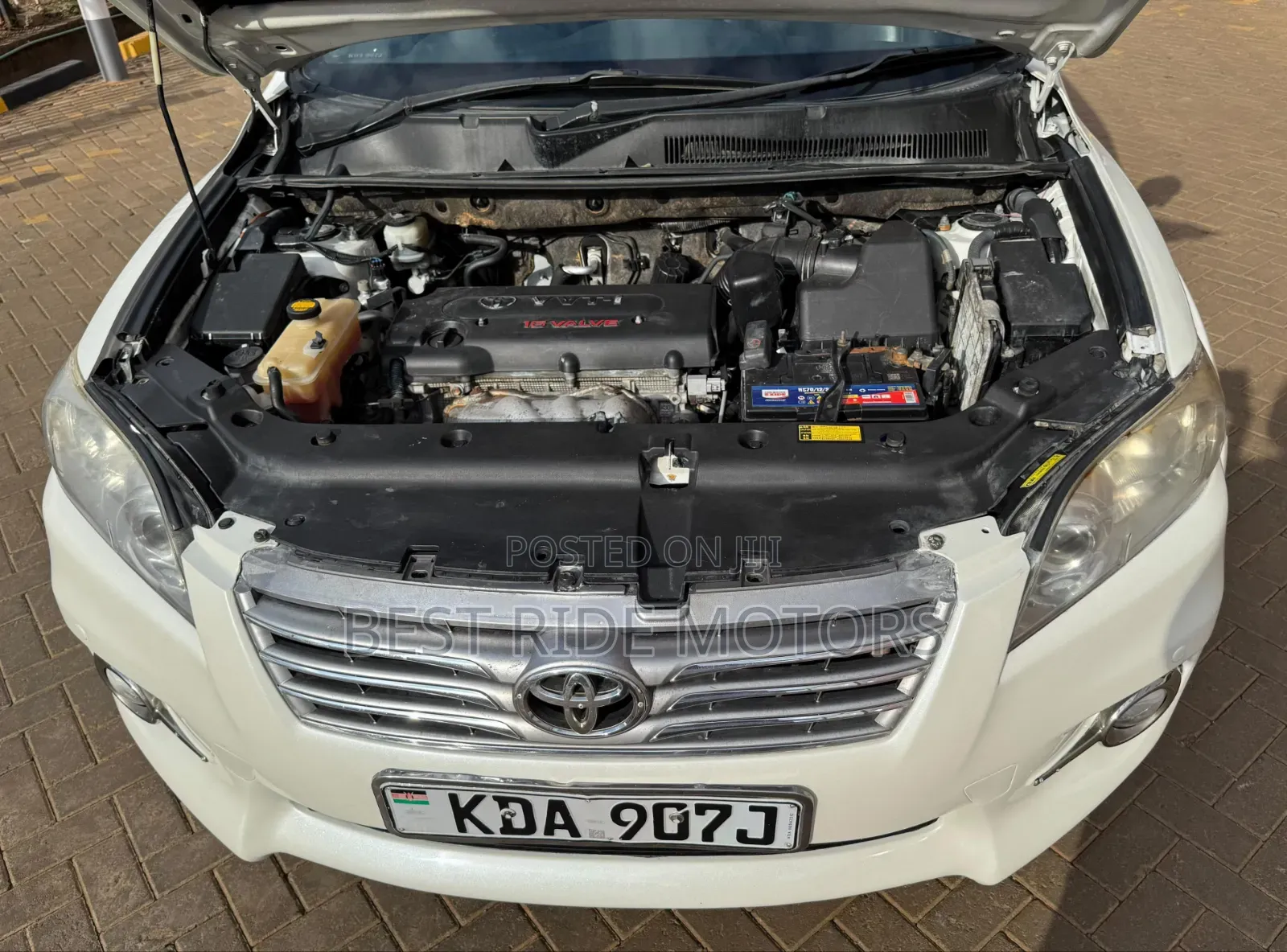 Toyota Vanguard 2013 White