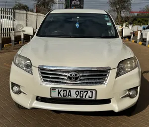 Toyota Vanguard 2013 White