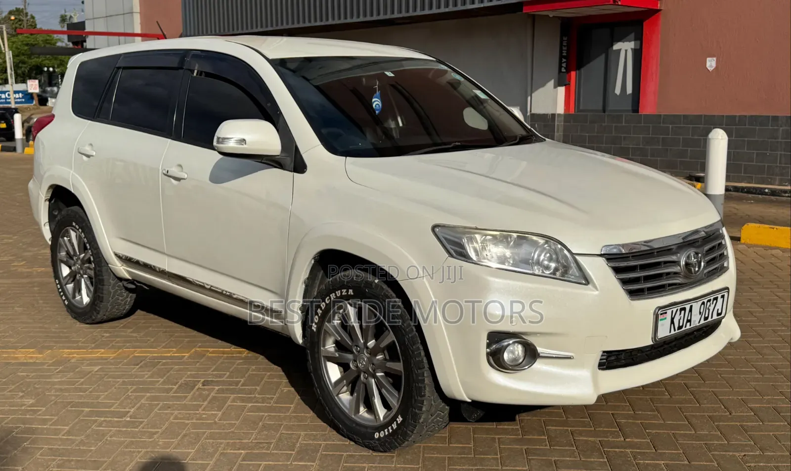 Toyota Vanguard 2013 White