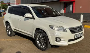 Toyota Vanguard 2013 White