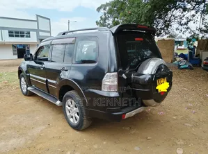 Mitsubishi Pajero 3.2 Di-Dc GLS 2009 Black
