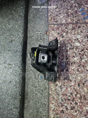 Nissan Tiida Engine Mounting
