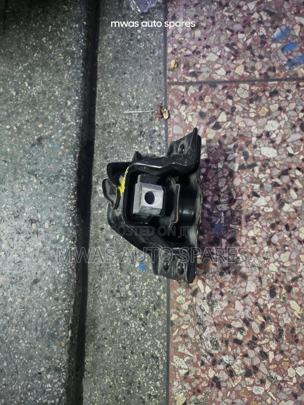 Nissan Tiida Engine Mounting - thumbnail 2